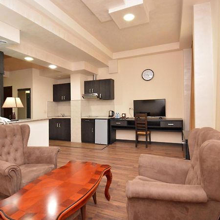 Partez Hotel Jerevan Buitenkant foto