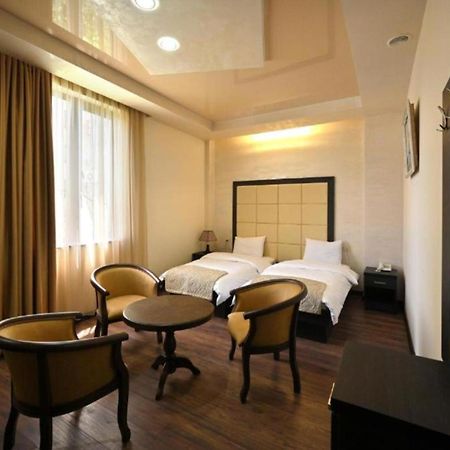 Partez Hotel Jerevan Buitenkant foto