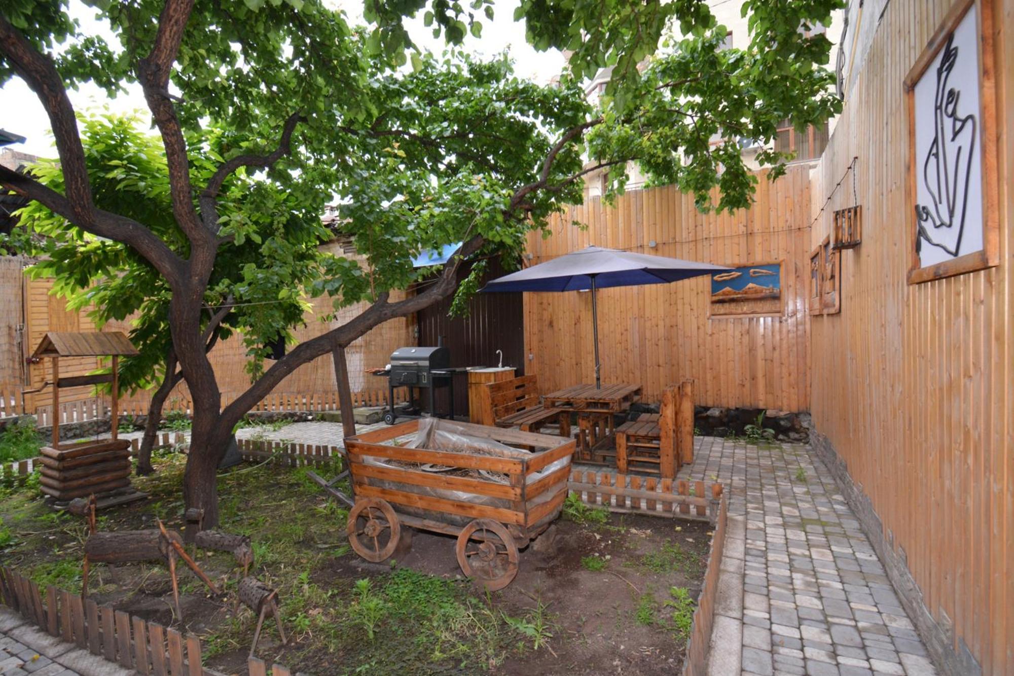 Partez Hotel Jerevan Buitenkant foto