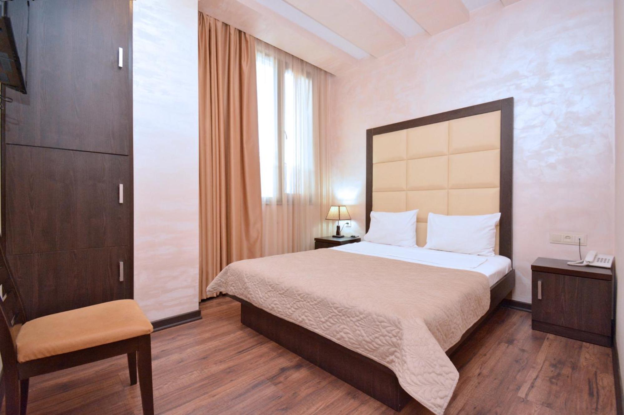 Partez Hotel Jerevan Buitenkant foto