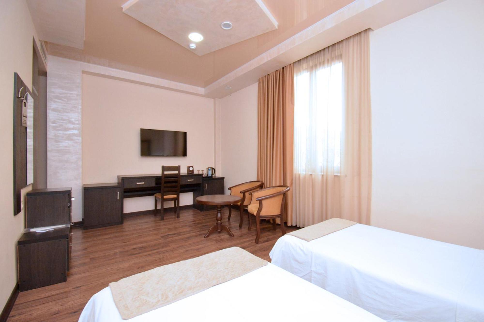 Partez Hotel Jerevan Buitenkant foto