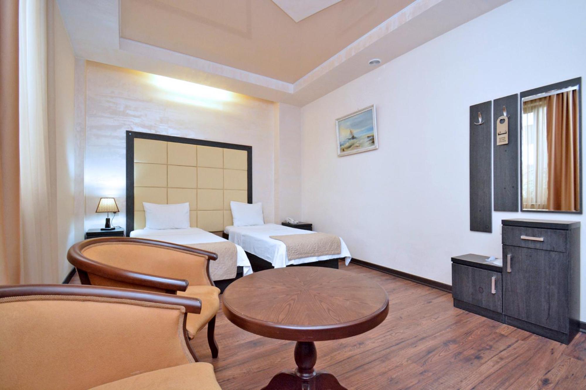 Partez Hotel Jerevan Buitenkant foto