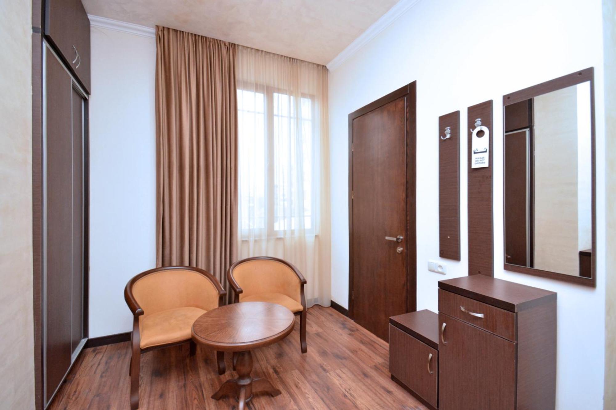 Partez Hotel Jerevan Buitenkant foto
