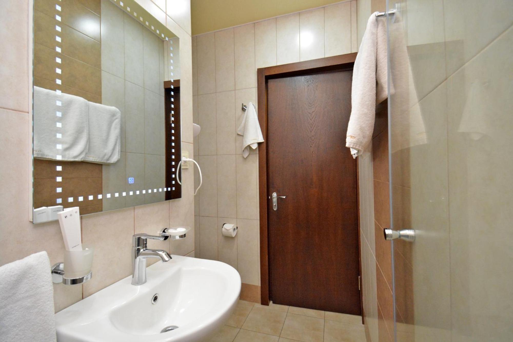 Partez Hotel Jerevan Buitenkant foto