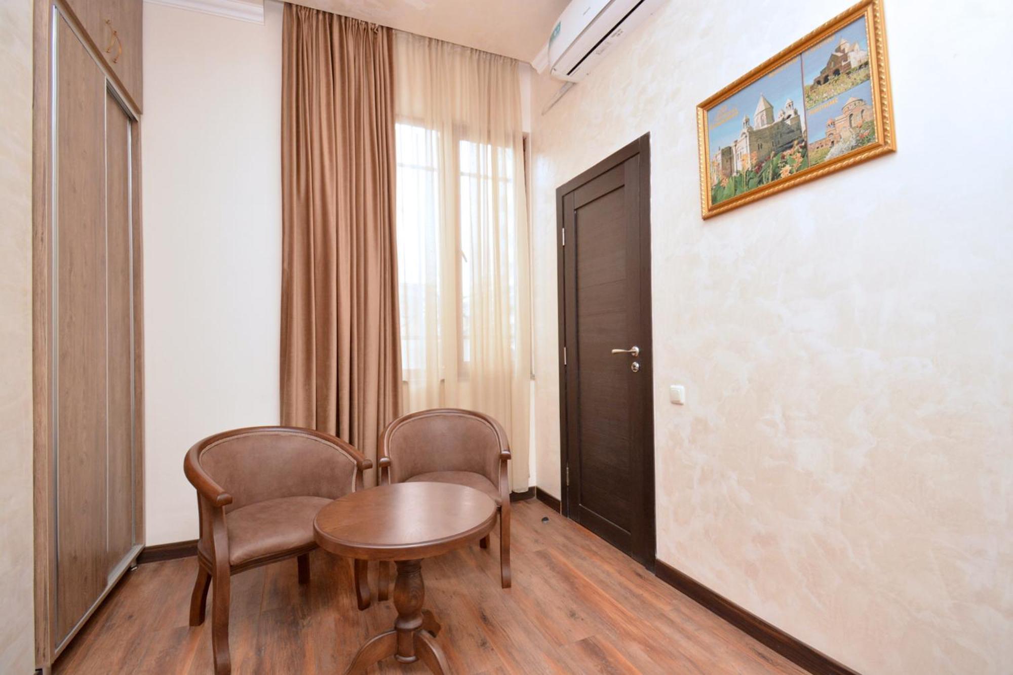 Partez Hotel Jerevan Buitenkant foto