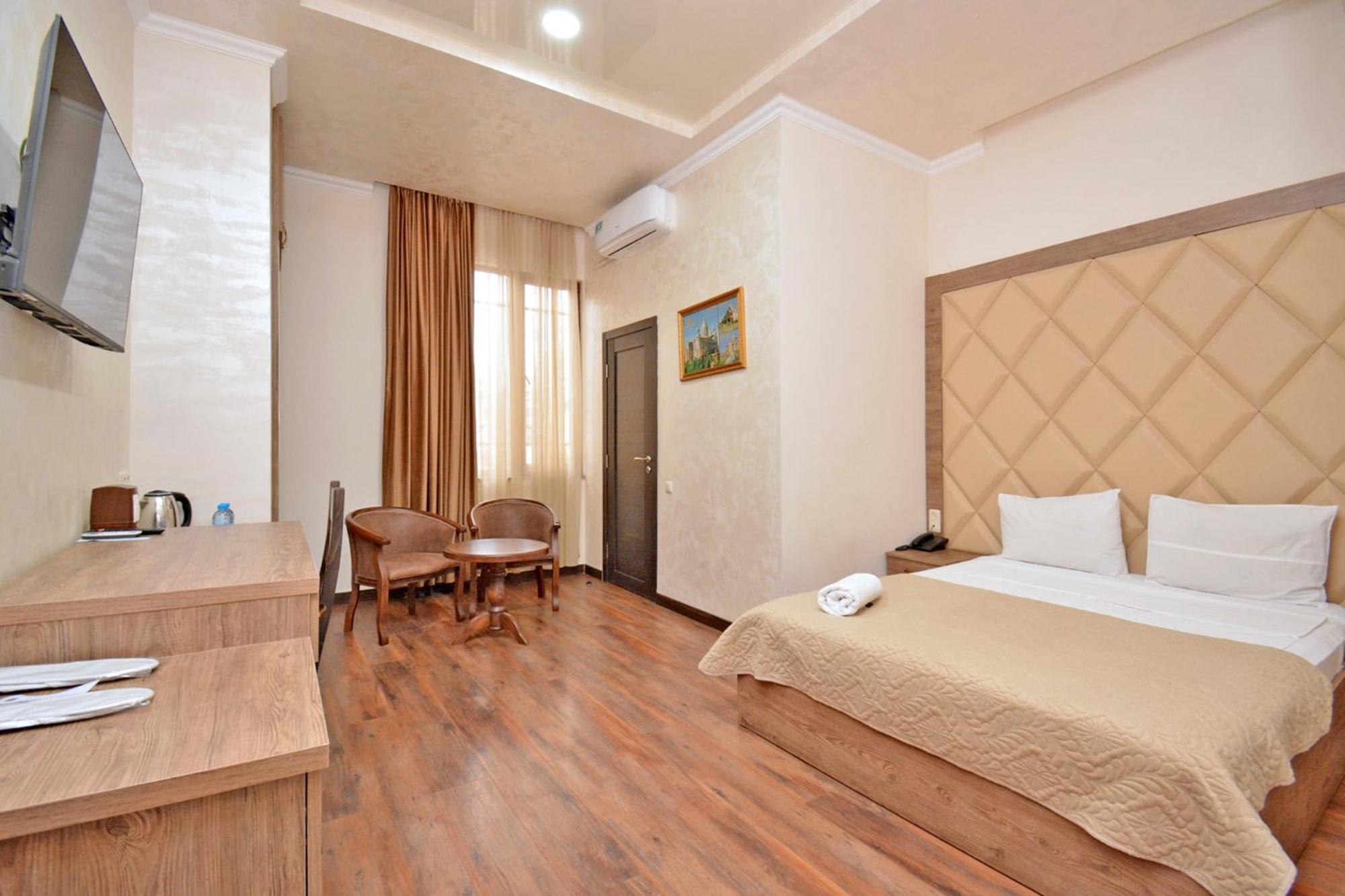 Partez Hotel Jerevan Buitenkant foto