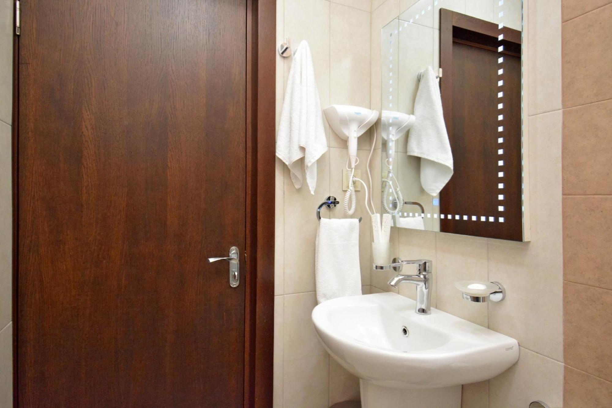 Partez Hotel Jerevan Buitenkant foto