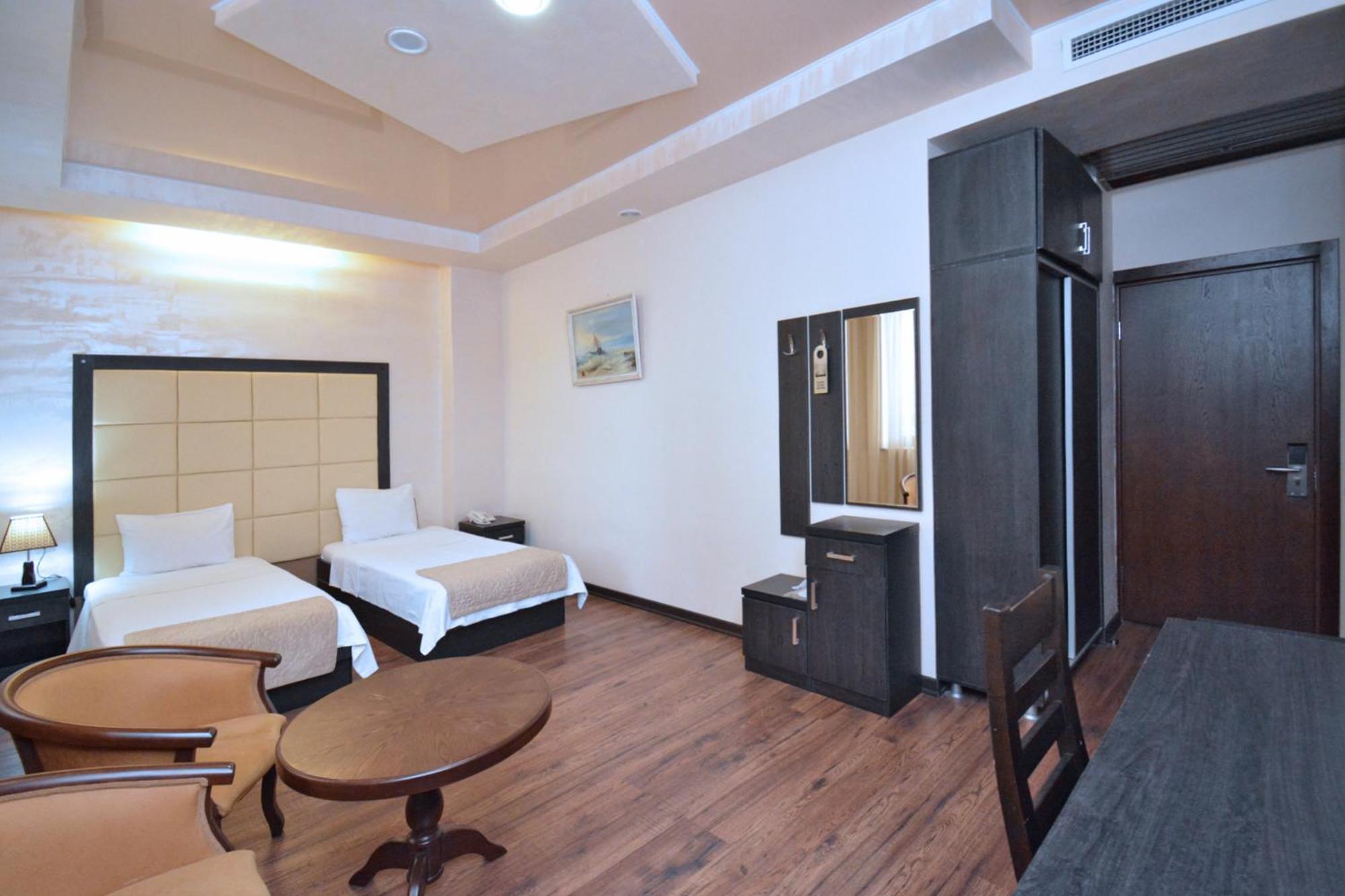 Partez Hotel Jerevan Buitenkant foto